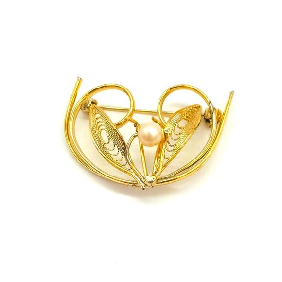 Vintage Filigree Leaf Pearl Brooch Gold Tone Swirl Floral Pin - Picture 2 of 4